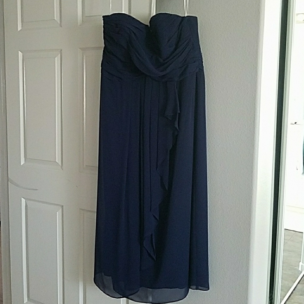 STRAPLESS CRINKLE CHIFFON DRESS WITH CASCADE SKIRT